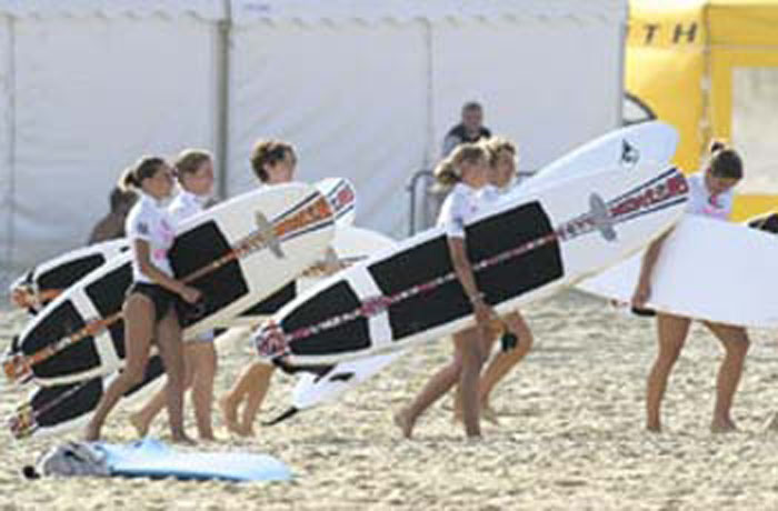 girls partent a l'eau
